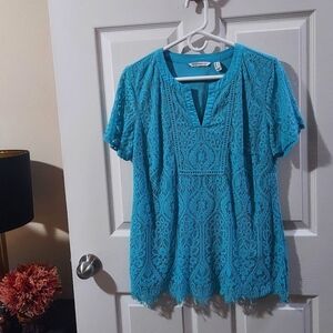 Beautiful Lace Tunic Style Blouse Size Medium